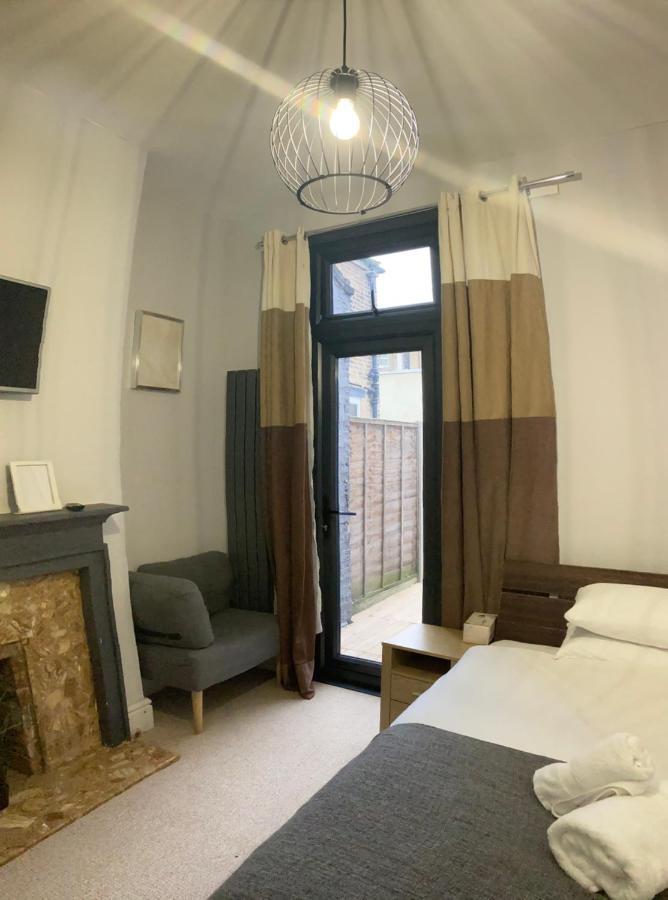 Cozy Private Room ลอนดอน ภายนอก รูปภาพ